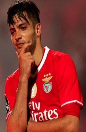 Raúl Jiménez está cerca del Wolverhampton de la Premier League