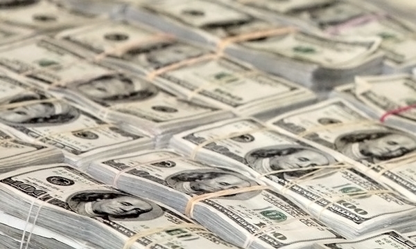 Dólar alcanza máximo histórico de 15.78 pesos en bancos