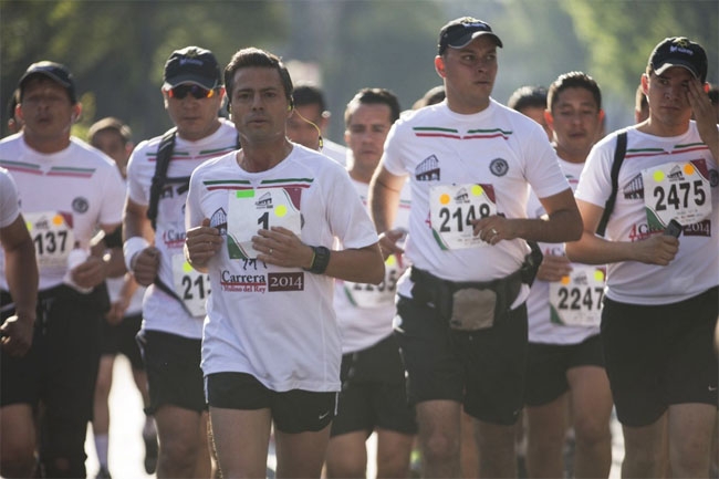 FOTOS: Peña Nieto rompe su marca personal en carrera de 10 Km