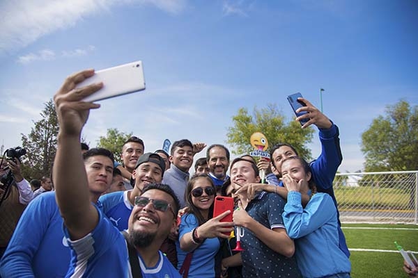BUAP: Alfonso Esparza entregó la remodelación de la cancha multifuncional de la Facultad de Cultura Física