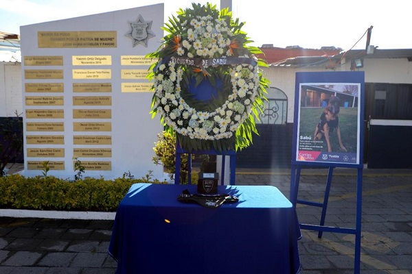 Despiden a ejemplar canino de la SSC Puebla con ceremonia de honor