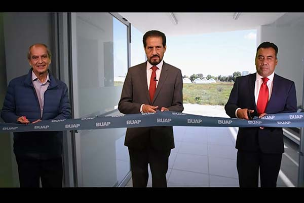 Rector de la BUAP entregó obras y equipamiento en el Complejo Regional Centro