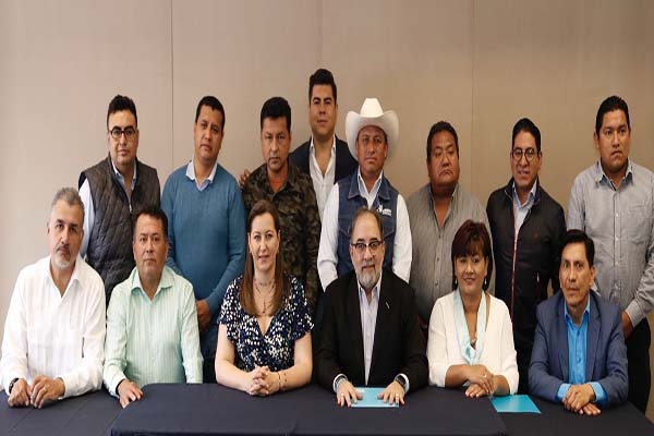 Martha Erika Alonso se reunió con dirigente y ediles electos de Nueva Alianza