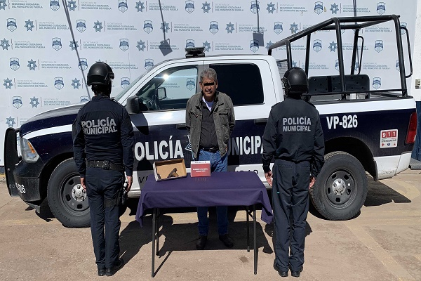 Sujeto es detenido en Lomas de Castillotla en posesión de arma de fuego