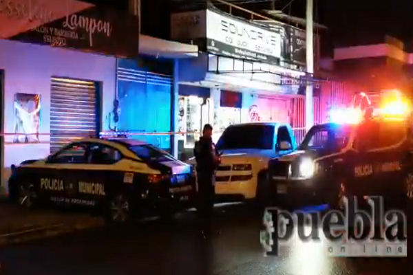 VIDEO: Balean y matan a dos hombres en bulevar Xonacatepec, una persona más quedó herida