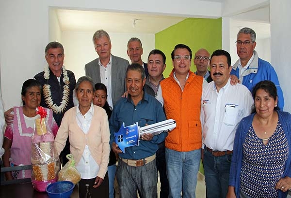 Volkswagen de México entrega las primeras casas a familias afectadas por el sismo del 19-S