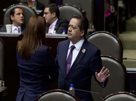 Los políticos “estamos indefensos ante el narco”: líder del PAN en San Lázaro