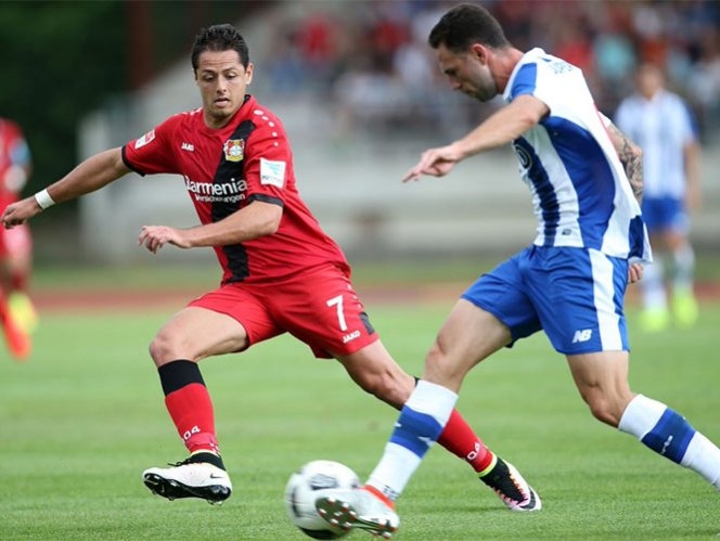 VIDEO: Chicharito anotó para Leverkusen en empate 1-1 ante Porto