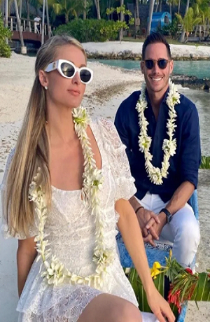 Paris Hilton recibe anillo de compromiso en su cumpleaños 40