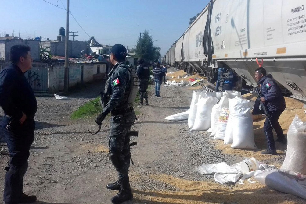 Frustran intento de saqueo a tren en San Pablo Xochimehuacan
