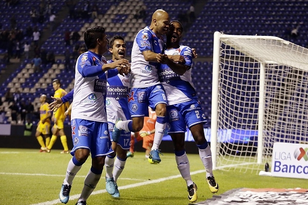 Club Puebla le abolló la corona al campeón, derrotó 2-1 a Tigres UANL