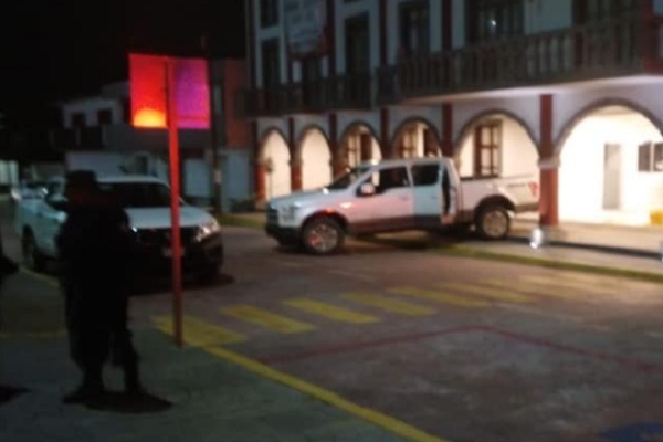Balacean a policías, roban patrulla, asaltan tienda e intentan vaciar cajero en Coronango