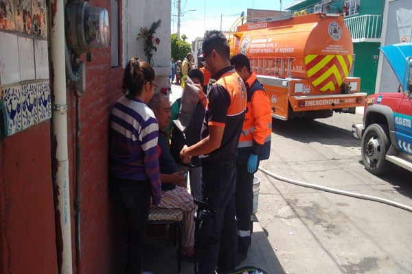 Evacuaron a vecinos de la colonia Nueva Aurora por incendio en una vivienda