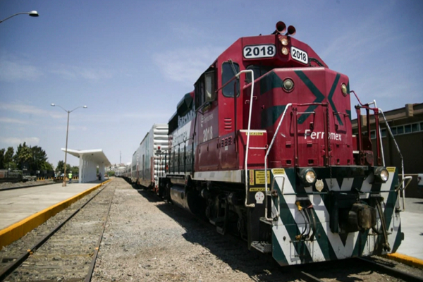 Intentaron detener el tren en Tepeaca, carga de trigo quedó regado sobre las vías