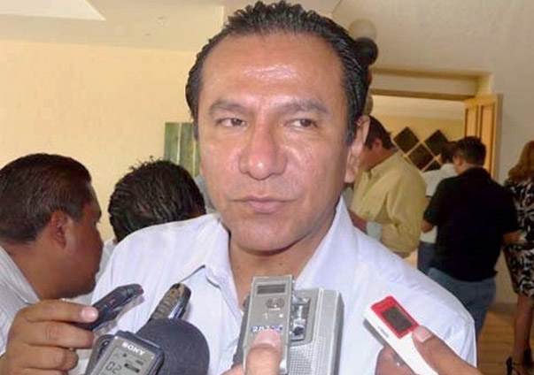 Sale secretario de Salud en Guerrero por cercanía con edil de Iguala