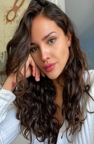 Eiza González aparece con cambio de look