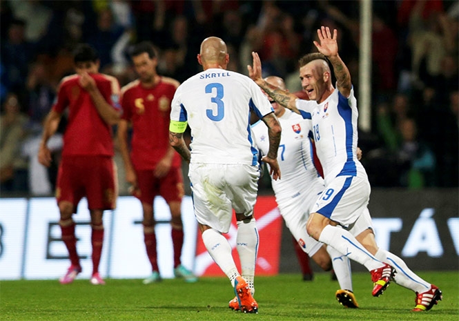 Ucrania derrotó 2-1 a España en eliminatorias de la Euro 2016