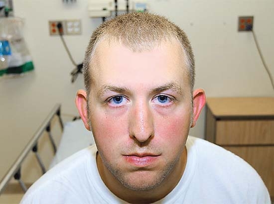 Renuncia policía de Ferguson que mató a Michael Brown