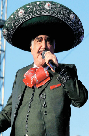 Vicente Fernández interactúa con sus familiares y se encuentra estable