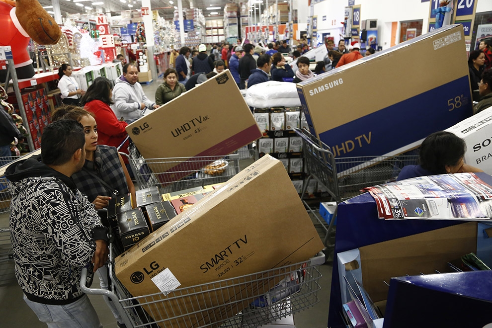 FOTOS: Poblanos abarrotan tiendas en los primeros minutos del Buen Fin