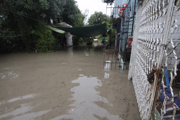 Desbordados río Atoyac y Puente Negro: 115 viviendas anegadas en Puebla