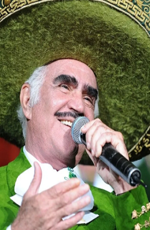 Vicente Fernández está conciente y lo alimentan por medio de sonda
