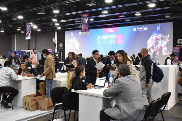 Eduardo Rivera inaugura el encuentro de negocios Business Forum Puebla 2022