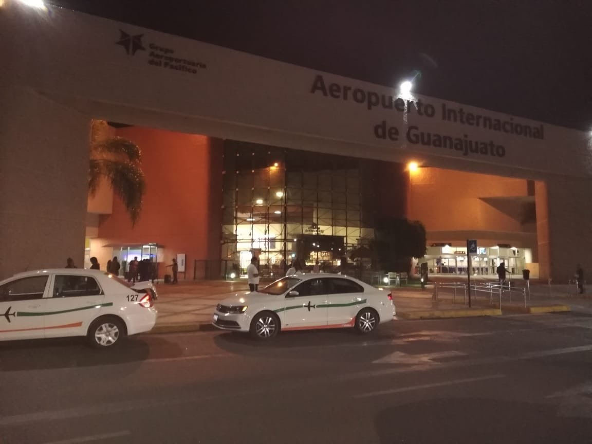 Comando roba 20 mdp en aeropuerto de Guanajuato