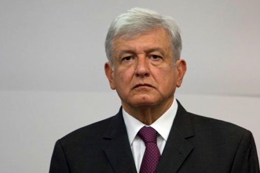 “Me tomo fotos con todo el mundo”, revira López Obrador