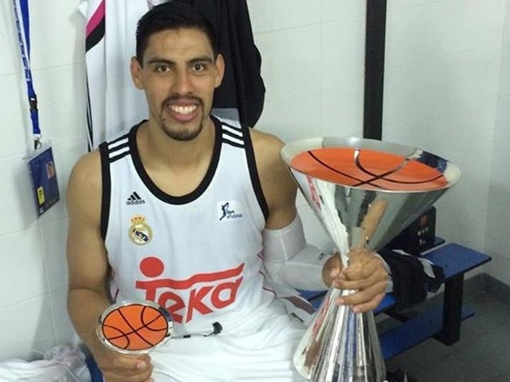 Gustavo Ayón, campeón de la Supercopa de España de baloncesto con el Real Madrid