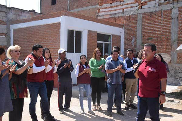 Con apoyo legislativo, gobierno de San Pedro Cholula beneficia a más de 500 familias con cuartos y calentadores solares