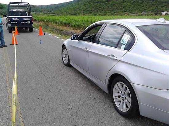Asaltan, hieren y despojan de su BMW a edil de Morelos