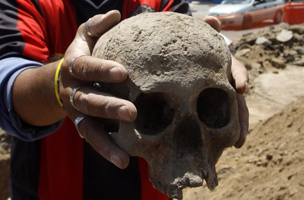 INAH descubre cráneo de mil 400 años de un Guerrero Jaguar en Cholula