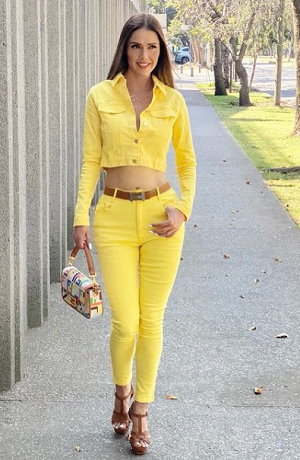 Marlene Favela enamora en amarillo en redes sociales