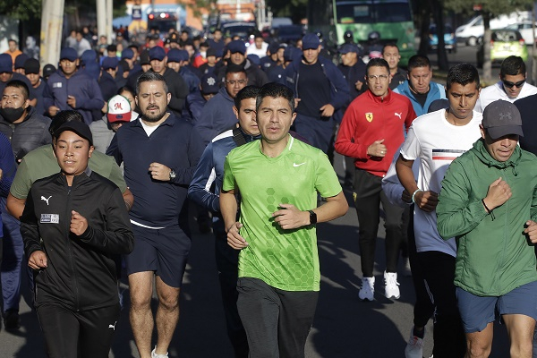 Participa Eduardo Rivera en activación física con 81 cadetes de la policía municipal