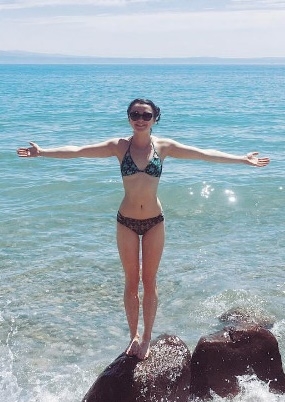 VIDEO: Maisie Williams, actriz de Star Wars, aparece en topless
