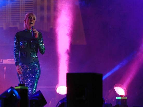 Miles de poblanos festejan con Yuri en el Centro Expositor