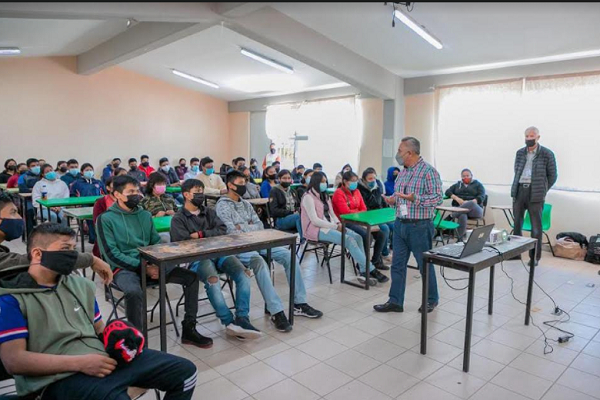 Movilidad y Transporte imparte cursos de educación vial a estudiantes de bachillerato
