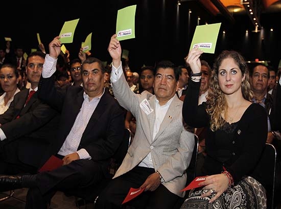 Marín y Melquiades llegan a unción de Isabel Allende en el PRI