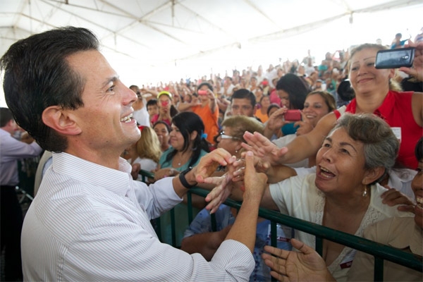 Peña Nieto advierte “debilidad institucional” en estados