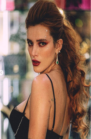 Bella Thorne cautiva a sus fans con sensual atuendo