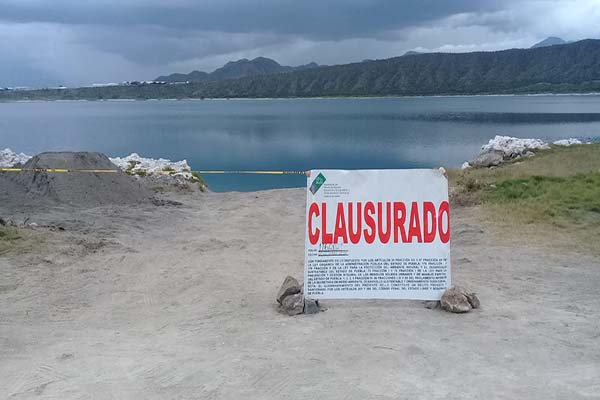 Clausuran construcción de muelle en Laguna de Alchichica