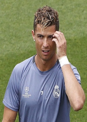 VIDEO: Cristiano Ronaldo y su resbalón en Macedonia
