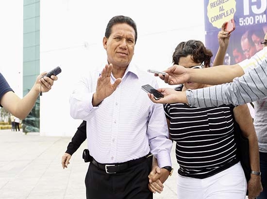 Arango reaparece en el PRI y dice que tiene la “cara limpia”