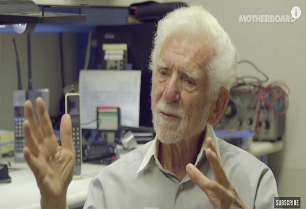 VIDEO: El padre de los teléfonos móviles considera “inútiles” a las aplicaciones