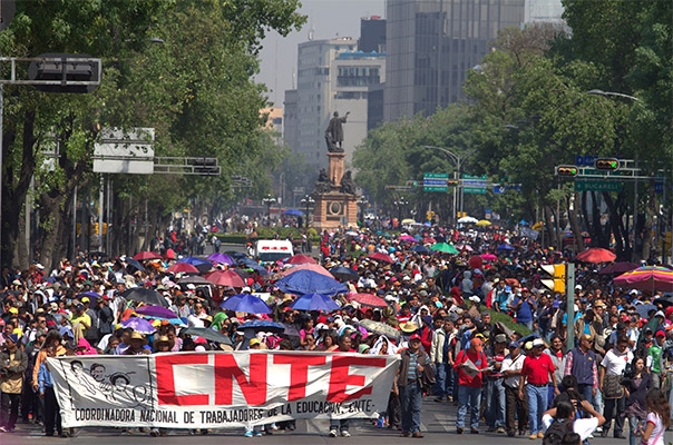 Dejan sin salario a maestros de la CNTE hasta que regresen a clases