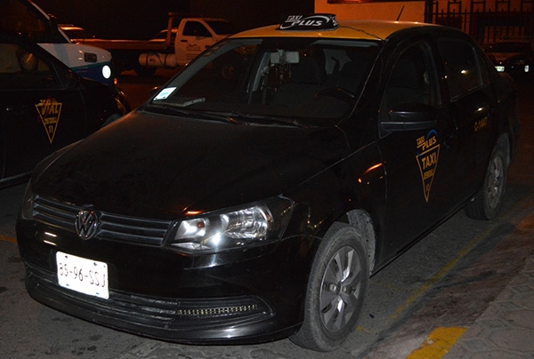 Atrapan en flagrancia a ladrones de taxis en Puebla