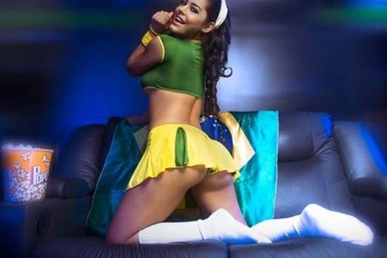 VIDEO: Larissa Riquelme calienta el pre Mundial Brasil 2014
