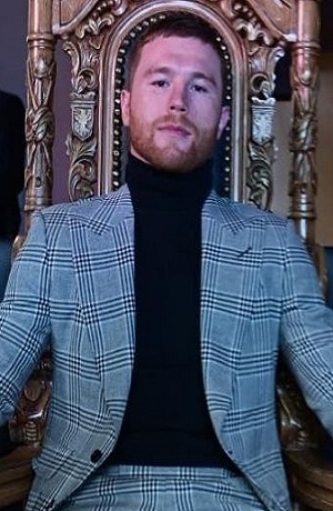 Canelo Álvarez presume su nuevo vehículo deportivo en redes sociales