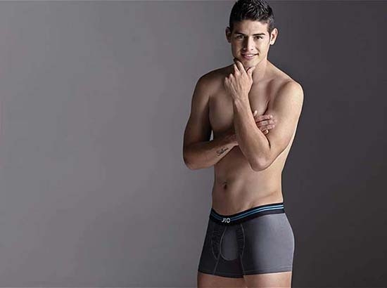 James Rodríguez también modela como CR7 y Beckham